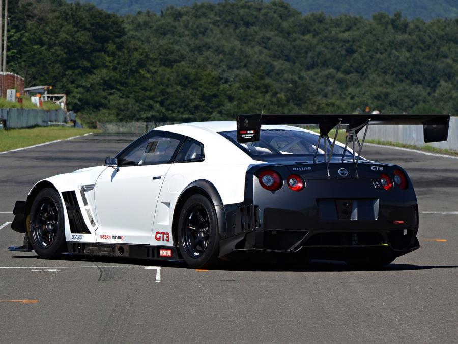  Nissan GT-R GT3 by Nismo 2012 года  (фото 8 из 14)